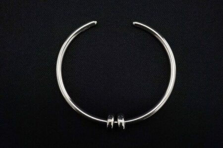 シンプルから豪華な洋服に合う トロールビーズのブレスレットを買取しました