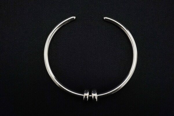 シンプルから豪華な洋服に合う トロールビーズのブレスレットを買取しました