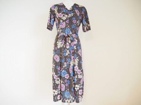 ブラウンと鮮やかな花がマッチ タケオニシダのワンピースを買取しました