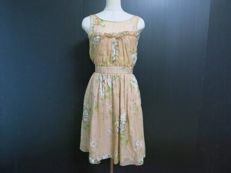 定番ベージュに浮かぶ花柄がキュート ブルーガールのワンピースを買取しました