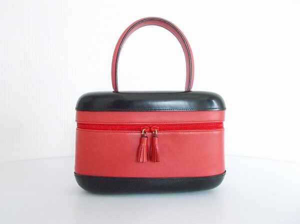 赤×黒の組み合わせがシックなウォルターステイガーのハンドバッグを買取しました