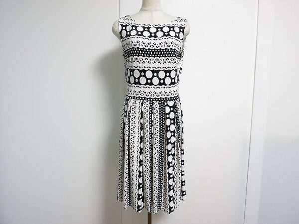 高貴でダイナミックな柄がポイント マドモアゼルのワンピースを買取しました