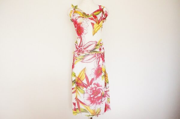 とにかく華やか エヴァリンカのセットアップを買取しました