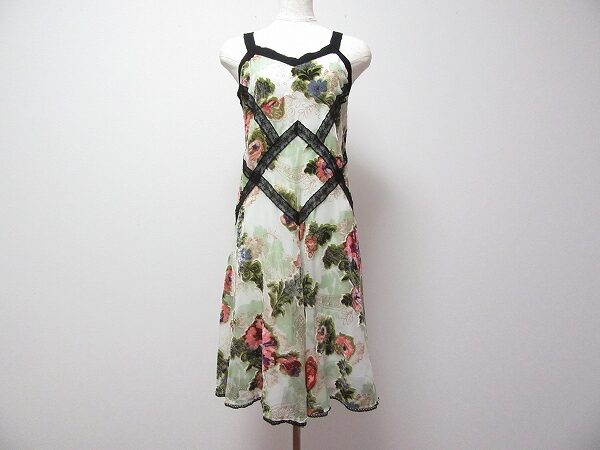 変わった花柄が魅力的 マーリエパーエフデのワンピースを買取しました