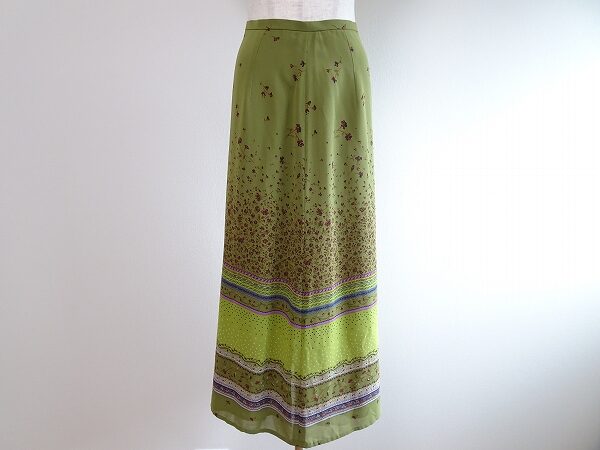 しっとりした緑に見とれる ジャンニロジュディチェのスカートを買取しました