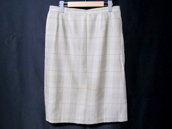 しおらしさを出しつつも綺麗に仕上がるバンベールのスカートを買取しました