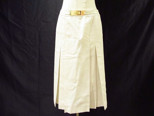 明るくも優しい白色が魅力的 タケオニシダのボックスプリーツスカートを買取しました