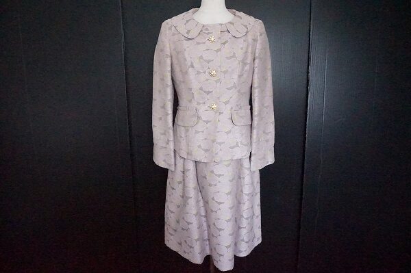 グレー×ピンクでシック可愛い女性に変身 スティルのワンピーススーツを買取しました