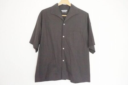 シンプルカジュアルなアンデコレイテッドマンの半袖シャツを買取しました