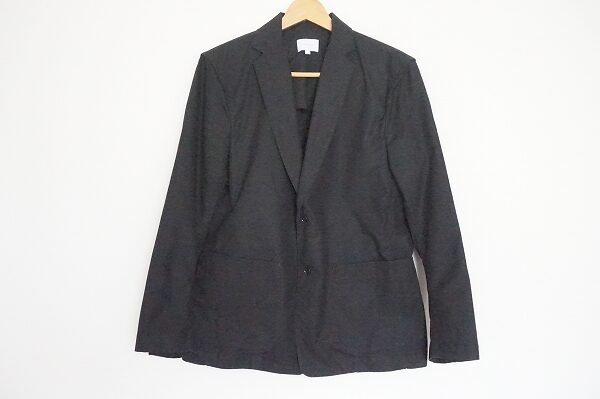 余計な装飾がなくカッコイイ アンデコレイテッドマンのジャケットを買取しました