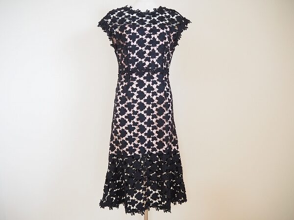 ほっそり見えるデザインが素敵 デュラスのワンピースを買取しました