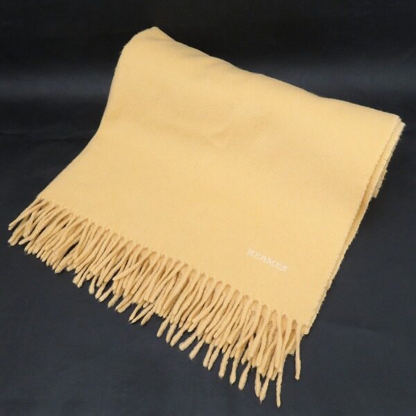 寒さも和らぐ華やかさ!エルメスのストールを買取しました