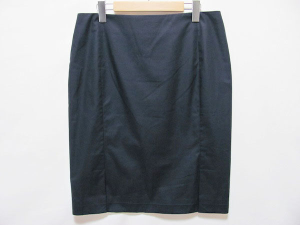 シンプル過ぎるのがありがたい！アクリスのスカートを買取しました