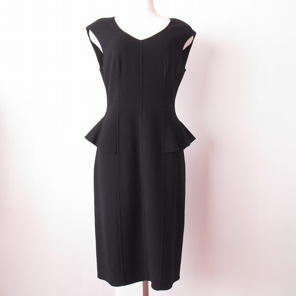 メリハリあるデザインがナチュラル アルマーニコレツィオーニ のワンピースを買取しました