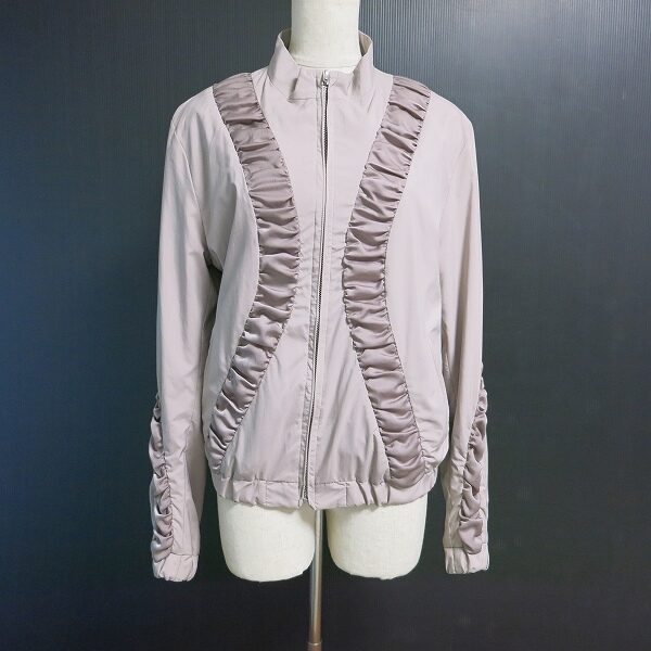 ファッショナブルなフリルが素敵 イッセイミヤケのブルゾンを買取しました