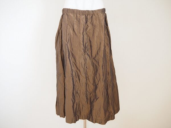 くしゃっとした風合いがおしゃれ エイココンドウのスカートを買取しました