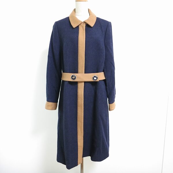 紺とベージュでしっとり決まる ピエールカルダンのコートを買取しました