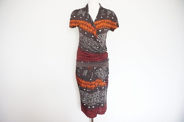 豪華だけれど安定感のある マックスマーラのツーピースを買取しました