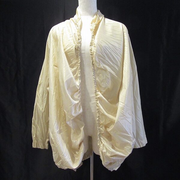 優しいアイボリーにきゅんとする センソユニコのコートを買取しました