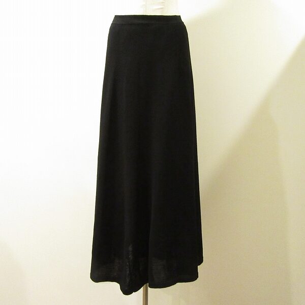 シュッとした印象になる ヨシエイナバのスカートを買取しました