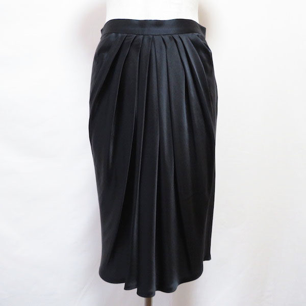 おさまりあるシルエットが魅力 ヴァレンティノのスカートを買取しました