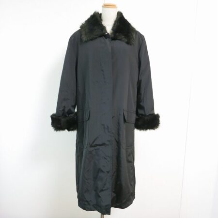 黒でしっとり感を出す ヨシエイナバのコートを買取しました