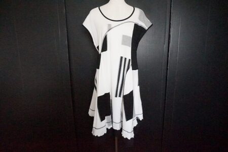 モノトーンの美品ワンピースを買取！エイココンドウ ス