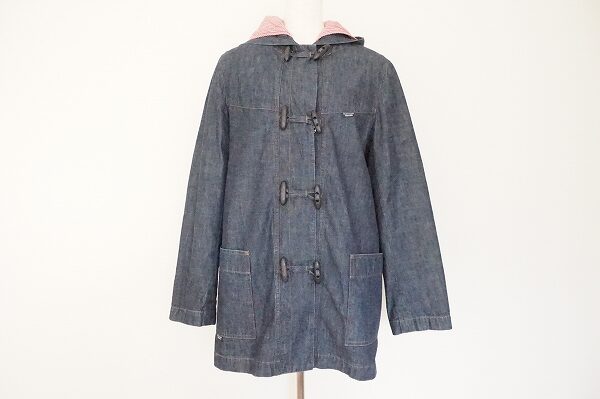 なめらかな紺で圧なく着られる マドモアゼルノンノンのコートを買取しました