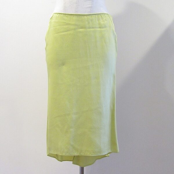 味わい深さを感じるイエロー ジャンフランコフェレのスカートを買取しました