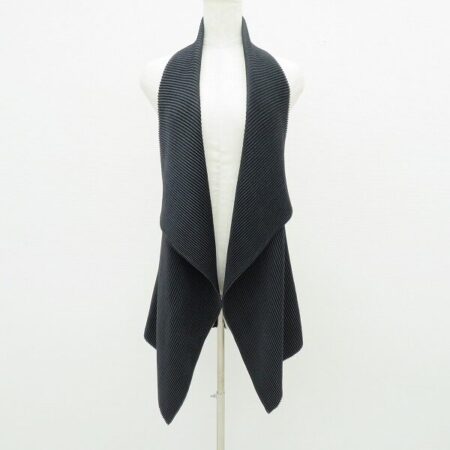 スリムなデザインに見とれる スペッチオのベストを買取しました