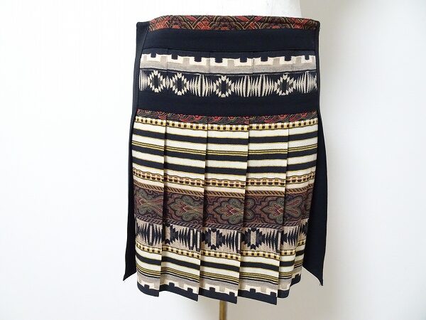 アカデミックな絵柄が特徴的なエトロのスカートを買取しました