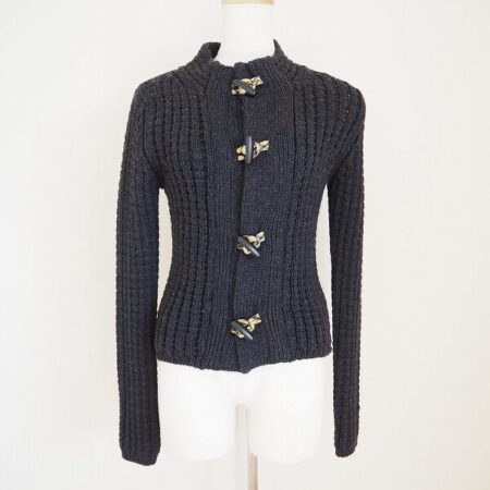 ボディに優しく寄り添うデザインがいい モンクレールのカーディガンを買取しました