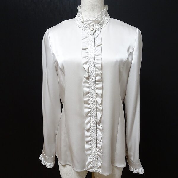 おしとやかなフリルが嬉しい レリアンのブラウスを買取しました