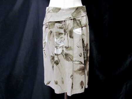 落ち着く花柄で雰囲気もアップ マックスマーラのスカートを買取しました