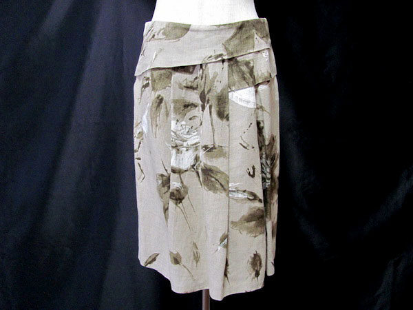 落ち着く花柄で雰囲気もアップ マックスマーラのスカートを買取しました