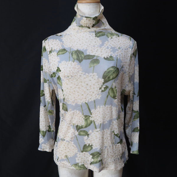 グレー×白×緑のバランスがシック バラ色の暮しのタートルネックを買取しました