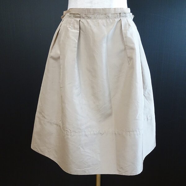 絶妙な広がり具合がエクセレント！フォクシーのスカートを買取しました