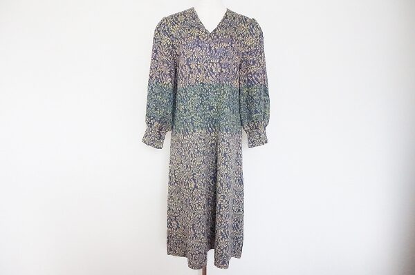 紺×黄色の間違いない組み合わせ 斉藤都世子のニットワンピースを買取しました