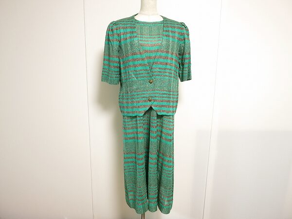 グリーン×ゴールドで隠せない高級感 斉藤都世子のセットアップを買取しました