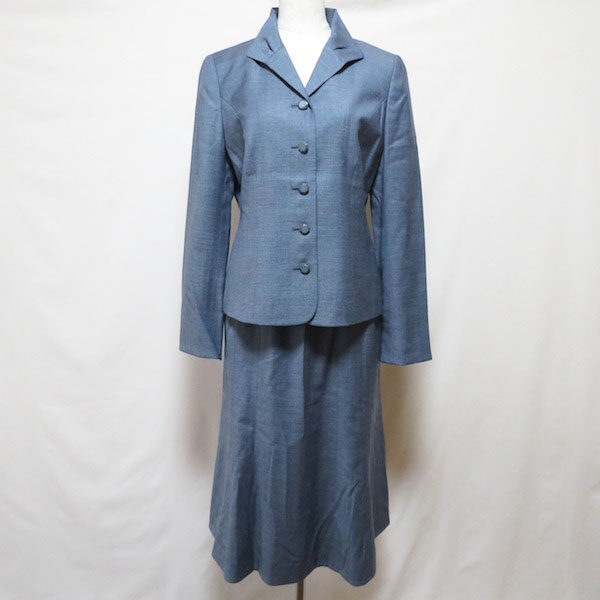 優しく品のいいブルーに見とれる レリアンのスカートスーツを買取しました