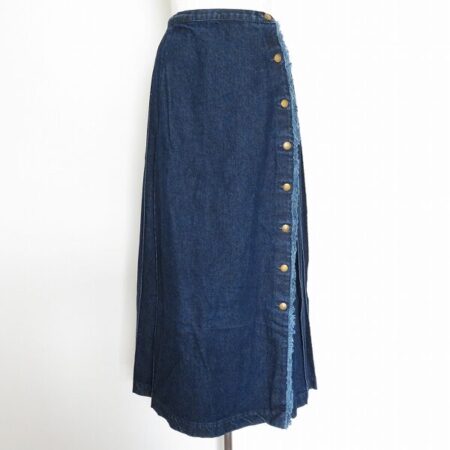 ネイビーとゴールドボタンのバランスが最強 ワンダフルワールドのスカートを買取しました