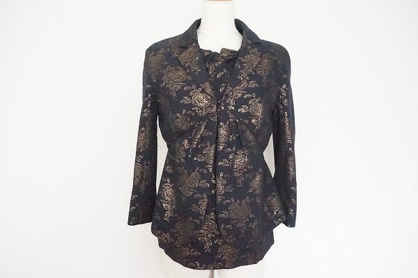 華とゴージャスさが眩しい モスキーノのアンサンブルを買取しました