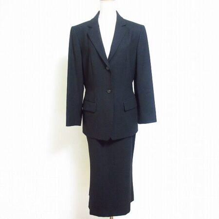 スタイリッシュでたおやかなクロエのスカートスーツを買取しました