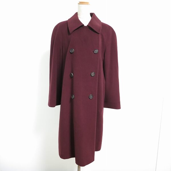 シックなボルドーが気品を出してくれる アクリスのコートを買取しました