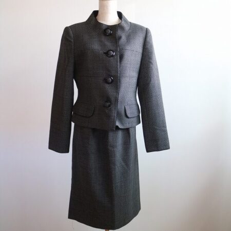 大事な時にも自信を持って使える 銀座マギーのスカートスーツを買取しました