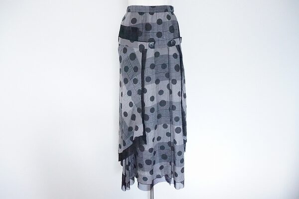 お洋服を売ってお小遣いゲット!イークラットのスカートを買取いたしました