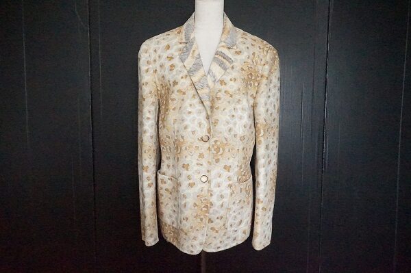 クリーム×ブラウンのマーブル具合が最高なエスカーダのジャケットを買取しました