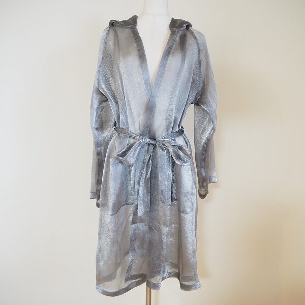 光沢が眩しい スペッチオのコートを買取しました