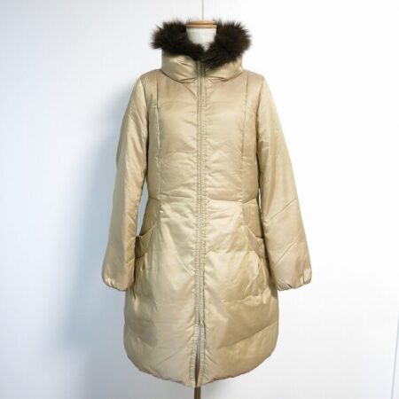 シックかつ華のある風合いが素敵なキャラオクルスのダウンコートを買取しました