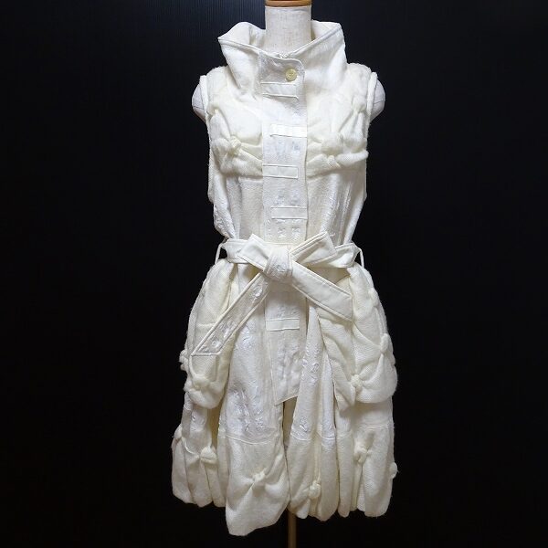 ドレスのようなボリューム感に心ときめく エイココンドウのロングベストを買取しました